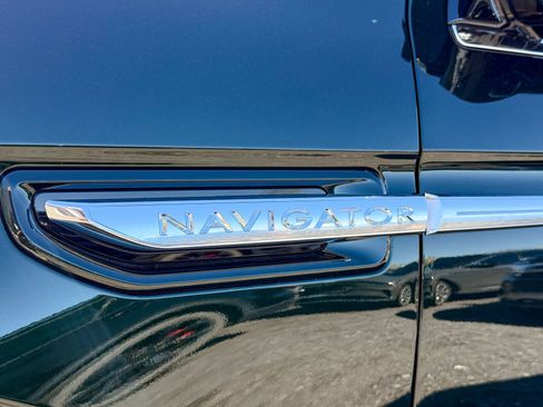 Used 2021 Lincoln Navigator Reserve AWD/4WD image 7