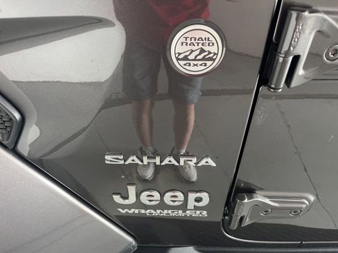 Used 2021 Jeep Wrangler Unlimited Sahara AWD/4WD image 36