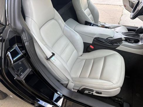 Used 2006 Chevrolet Corvette Coupe w/ Preferred Equipment Group RWD image 42