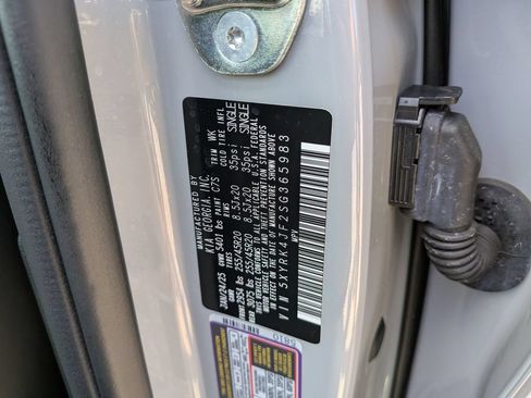 Certified 2025 Kia Sorento SX FWD image 39