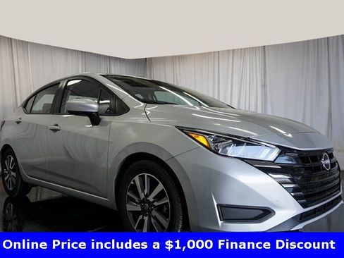 Used 2023 Nissan Versa SV image 2