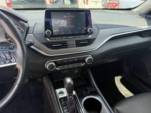 Used 2024 Nissan Altima 2.5 SR FWD image 15