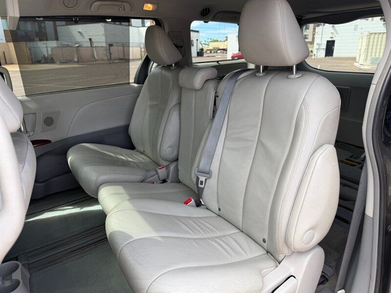 Used 2014 Toyota Sienna XLE w/ XLE Premium Package FWD image 47