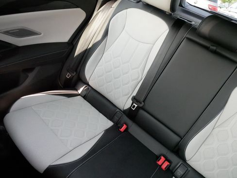 Certified 2025 Volkswagen Tiguan SEL R-Line AWD/4WD image 12