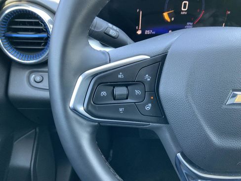 Used 2025 Chevrolet Trax LT w/ LT Convenience Package FWD image 27