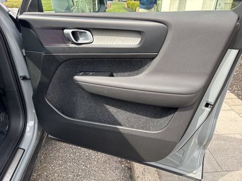 Used 2025 Volvo XC40 B5 Plus AWD/4WD image 15