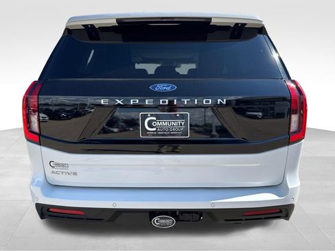 Used 2025 Ford Expedition Active AWD/4WD image 4