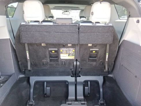 Used 2023 Toyota Sienna XSE FWD image 30