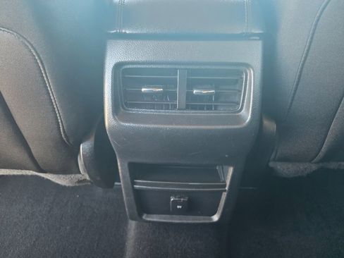 Used 2019 Ford Edge SE image 27