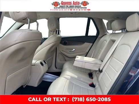 Used 2019 Mercedes-Benz GLC 300 4MATIC w/ Premium Package image 11