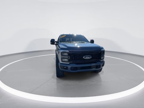 Used 2023 Ford F250 Lariat w/ Lariat Ultimate Package AWD/4WD image 3