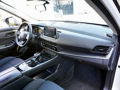 Used 2025 Nissan Rogue S image 10