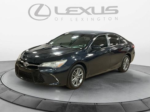 Used 2017 Toyota Camry SE FWD image 1