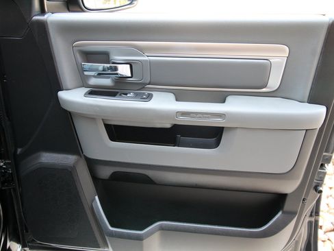 Used 2016 RAM 1500 Big Horn AWD/4WD image 34