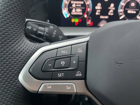 New 2026 Volkswagen Tiguan SE R-Line image 9