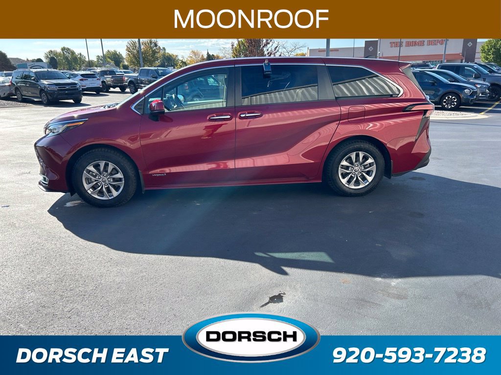 Used 2021 Toyota Sienna XLE AWD/4WD image 2