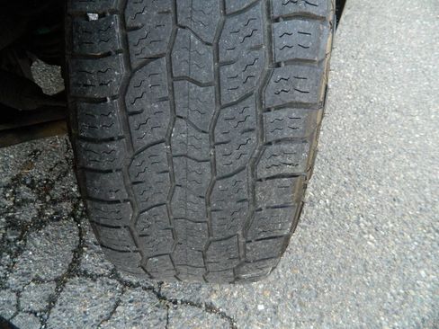 Used 2012 Nissan Frontier SV image 25