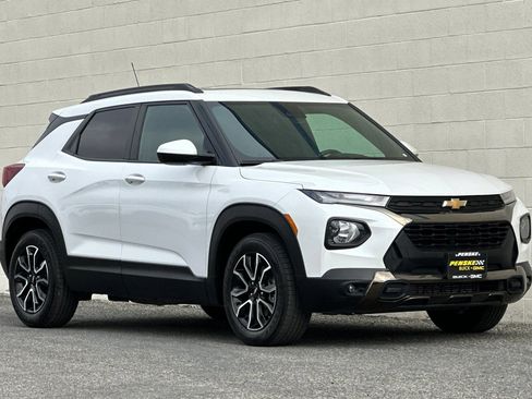 Certified 2023 Chevrolet TrailBlazer ACTIV w/ Sun and Liftgate Package FWD image 2
