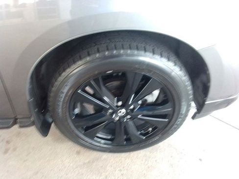 Used 2018 Nissan Pathfinder SL w/ Midnight Edition Package AWD/4WD image 28