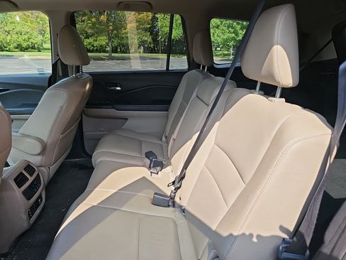 Used 2016 Honda Pilot Touring image 17