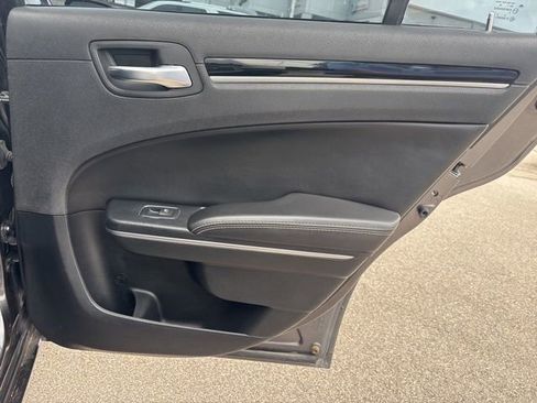 Used 2018 Chrysler 300 S RWD image 15