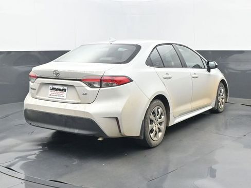 Used 2025 Toyota Corolla LE FWD image 6