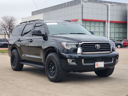 Used 2019 Toyota Sequoia TRD Sport image 2