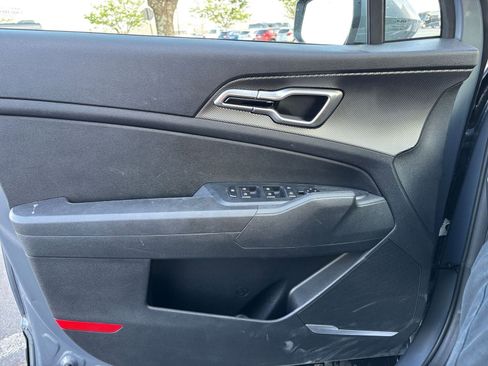 Used 2025 Kia Sportage LX image 18