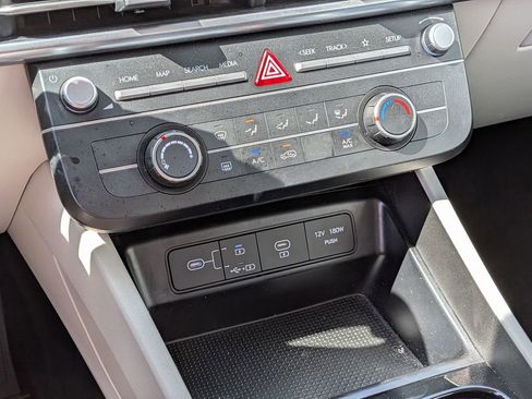 Used 2025 Hyundai Tucson SE FWD image 18