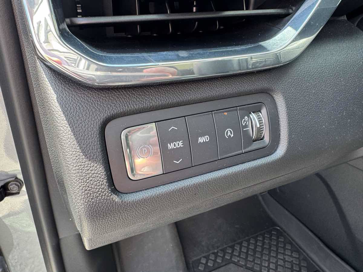 Used 2025 GMC Acadia Denali w/ Super Cruise Package AWD/4WD image 18