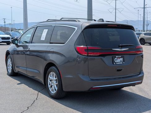 Used 2022 Chrysler Pacifica Touring-L FWD image 5