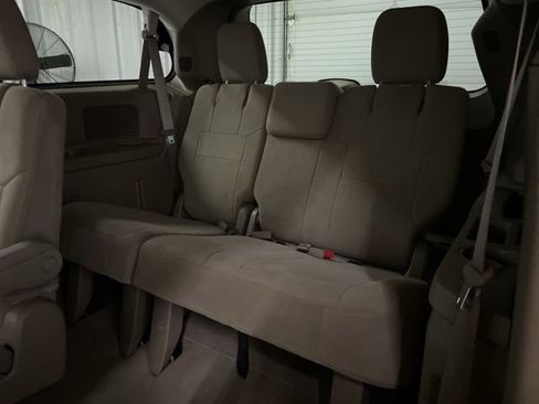 Used 2014 Chrysler Town & Country Touring FWD image 22