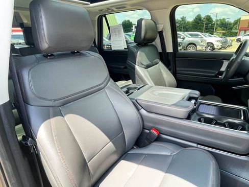 Used 2025 Ford Expedition Active AWD/4WD image 10