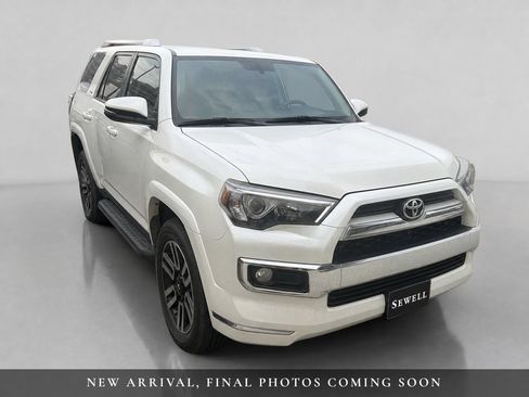 Used 2018 Toyota 4Runner Limited RWD image 2