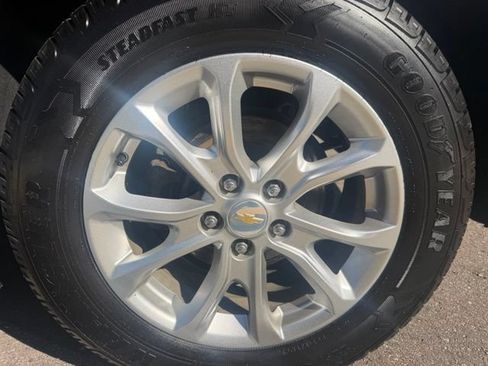 Used 2020 Chevrolet Equinox LT w/ Driver Convenience Package AWD/4WD image 11