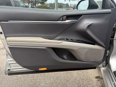 Used 2019 Toyota Camry LE FWD image 12