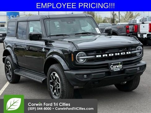 New 2026 Ford Bronco Outer Banks AWD/4WD image 1