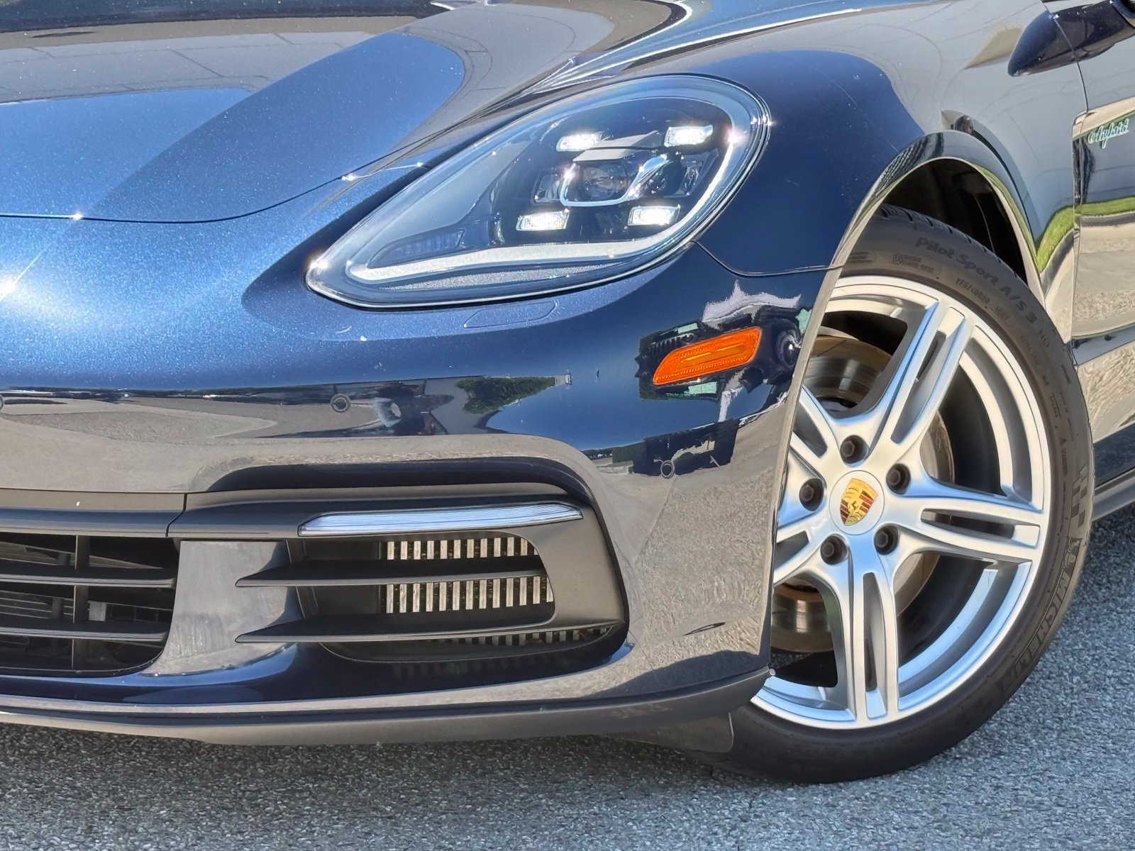 Used 2019 Porsche Panamera 4 AWD/4WD image 3