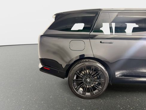 Used 2025 Land Rover Range Rover Long Wheelbase SE image 19