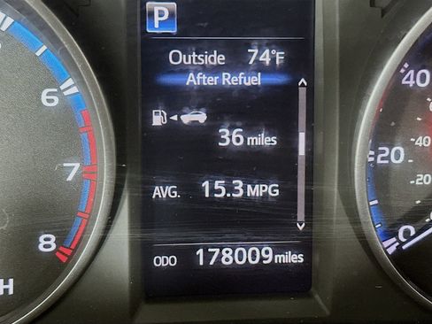 Used 2018 Toyota RAV4 LE FWD image 19