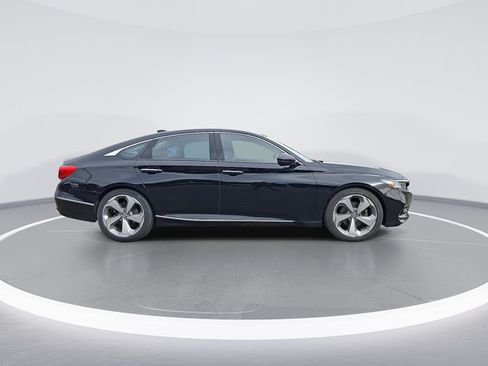 Used 2018 Honda Accord Touring image 10