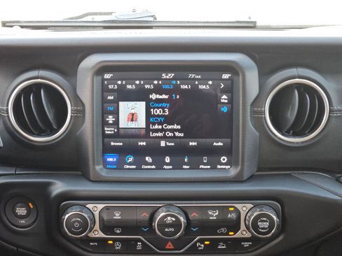 Used 2021 Jeep Wrangler Unlimited Sahara AWD/4WD image 16