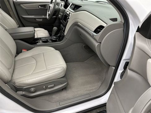 Used 2016 Chevrolet Traverse LT image 25