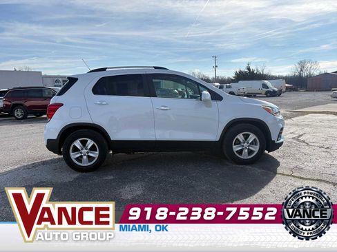 Used 2019 Chevrolet Trax LT w/ LT Convenience Package image 8