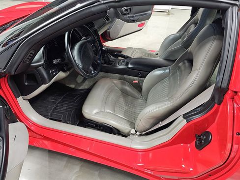 Used 1997 Chevrolet Corvette Coupe w/ Memory Pkg image 17