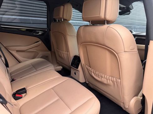 Certified 2026 Porsche Macan AWD/4WD image 17