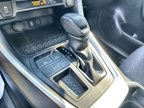 Used 2020 Toyota RAV4 XLE image 28