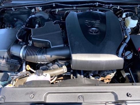 Used 2022 Toyota Tacoma TRD Sport w/ Technology Package AWD/4WD image 28