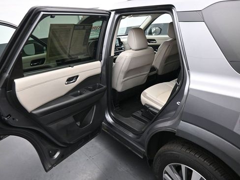 Used 2023 Nissan Pathfinder SL image 21