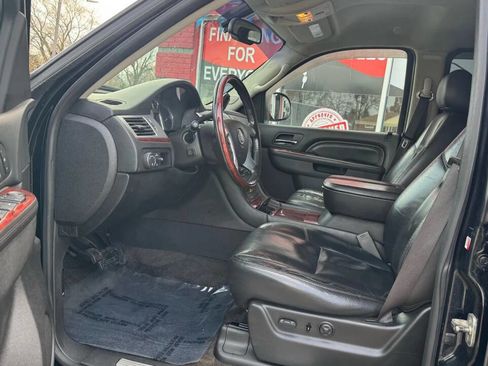 Used 2011 Cadillac Escalade ESV AWD image 14